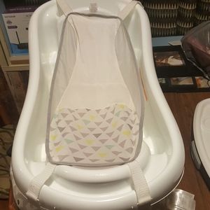 Infant bath tub